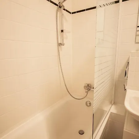 Wunderschoen Gepflegter Altbau, Aufzug