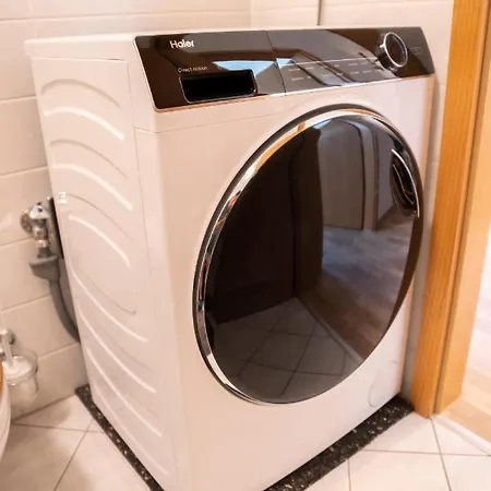 Wunderschoen Gepflegter Altbau, Aufzug Apartment *