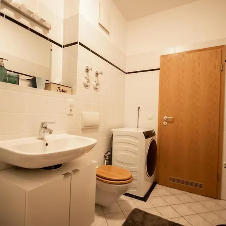 Wunderschoen Gepflegter Altbau, Aufzug דירה קמניץ