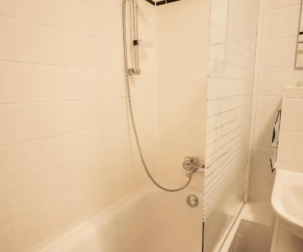 Wunderschoen Gepflegter Altbau, Aufzug